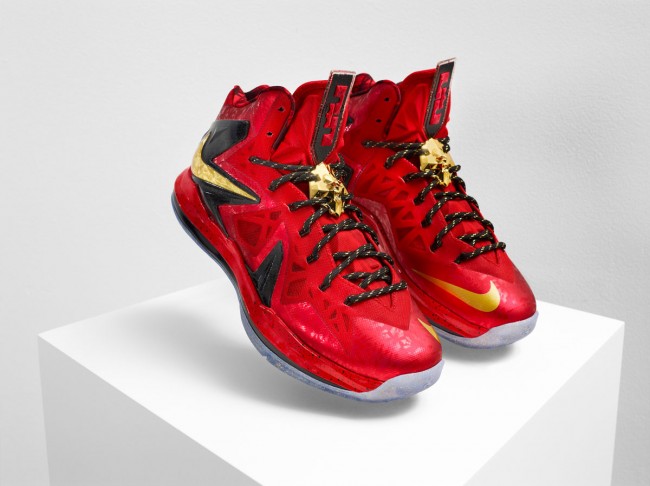 香港时尚新品:Nike LeBron James卫冕MVP纪念限量套装 香港时尚新品:Nike LeBron James卫冕MVP纪念限量套装