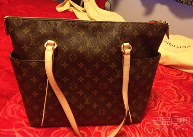 速游香港海港城只买LV共4个