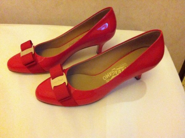 香港晒货:Blue家闪闪,Ferragamo鞋,coach白菜价鞋等