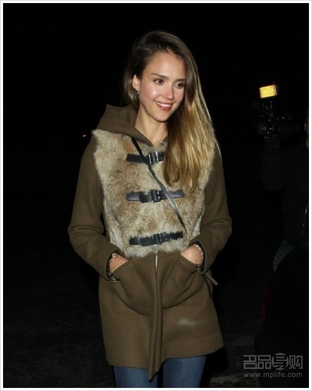 香港购物播报:sandro男女装袭港 众星演绎