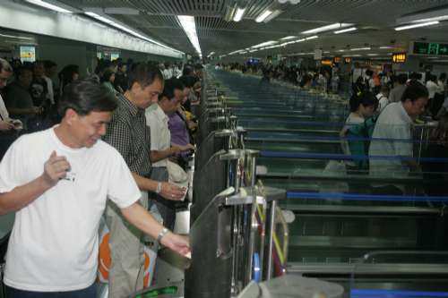 香港文件透露：2018年底前老广刷卡赴港澳