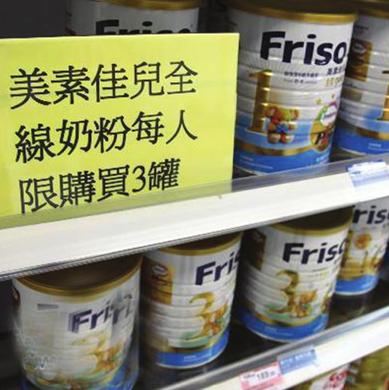 水货客为买奶粉贿赂超市重判半年 遭裁判官怒斥