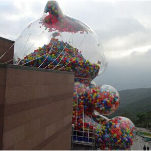 香港旅行资讯：巨熊内藏15万个气球 亮相香港山顶广场