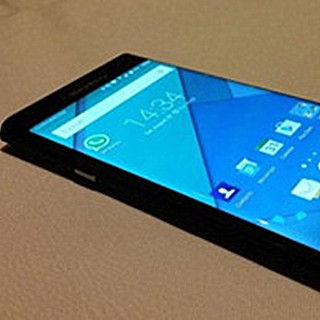 黑莓首款搭载Android系统的手机Venice亮相