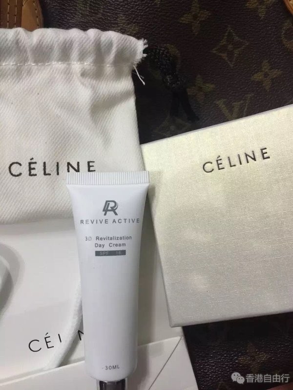 香港晒货:入手tiffany1.06克拉钻戒和celine手镯,实拍YSL2016最新链条包和MK牛仔蓝小书包