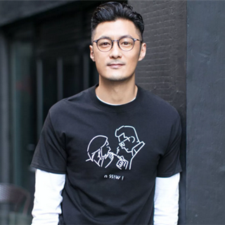 香港购物：长场雄 x 彭浩翔推出全新《志明与春娇》限量版「in 55!W !」T-Shirt