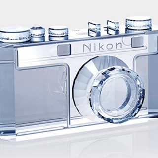 Nikon 成立 100 周年打造水晶版经典 Model I 相机