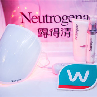 香港购物：露得清细白焕采光面膜美容仪领跑光能美容仪强势袭来