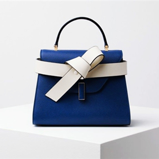 香港购物：Valextra趣味配饰演绎Iside手袋“奇妙加法”