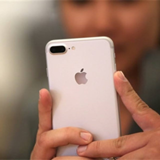 国行iPhone 7 Plus跌破5000 买它还是8？