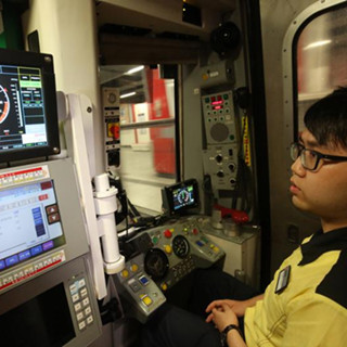 港铁「换脑」荃湾线上午随时受阻