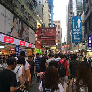 港币贬值赴港游升温 赴港购物相当于打了八折