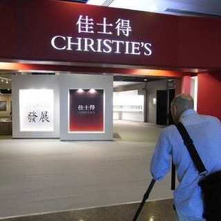 构思独特 香港佳士得展览将艺术与玩具结合