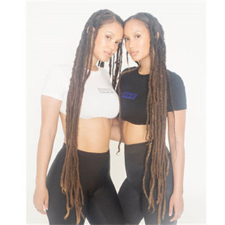 香港时尚：以黑、白配色作为基调，OVO 推出了 Box Logo T 恤