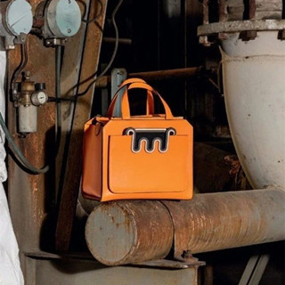 香港时尚：Valextra 2018夏季全新Passepartout魔方包系列