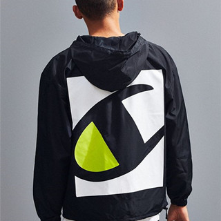 香港时尚：Champion 联手 Urban Outfitters 带来超大 Logo 冲锋衣
