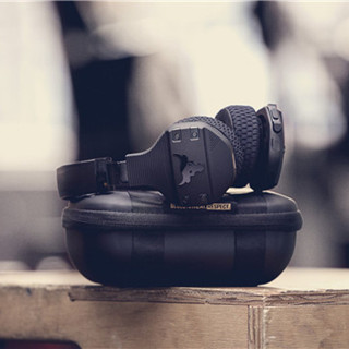 香港购物：Under Armour x Dwayne Johnson x JBL 联名运动无线头戴式训练耳机