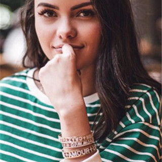 香港购物：作为装扮的标配，APM Monaco的私人定制手镯魔力简直要美瞎眼睛啦！