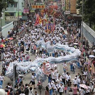 香港传统节日天后诞巡游举行 规模盛大逾万人同庆