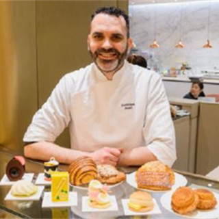 被誉为「餐饮界梵高的糕饼大师 」Dominique Ansel进驻香港海港城啦！