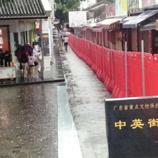 中英街恢复开放首日秩序井然 逾九成深方商铺开门营业