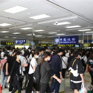 赴澳门游回暖 拱北口岸日均客量破30万人次