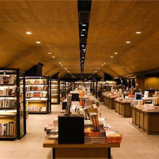 香港旅行：从上环出发，带你mark一段电车的免费艺术之旅