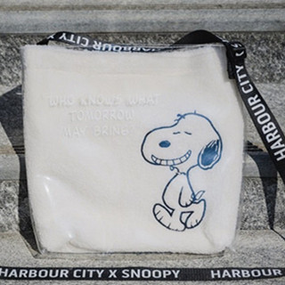 海港城为香港血癌基金筹款 推出独家限量版史诺比多用途手提兼单背袋
