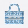 香港購物：Dior手袋2022春夏新色百搭易襯！充滿清新少女風的矢車菊藍色（附價）