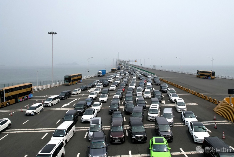 港珠澳大桥出入境车辆破1000万辆次 港澳单牌车占比超56%