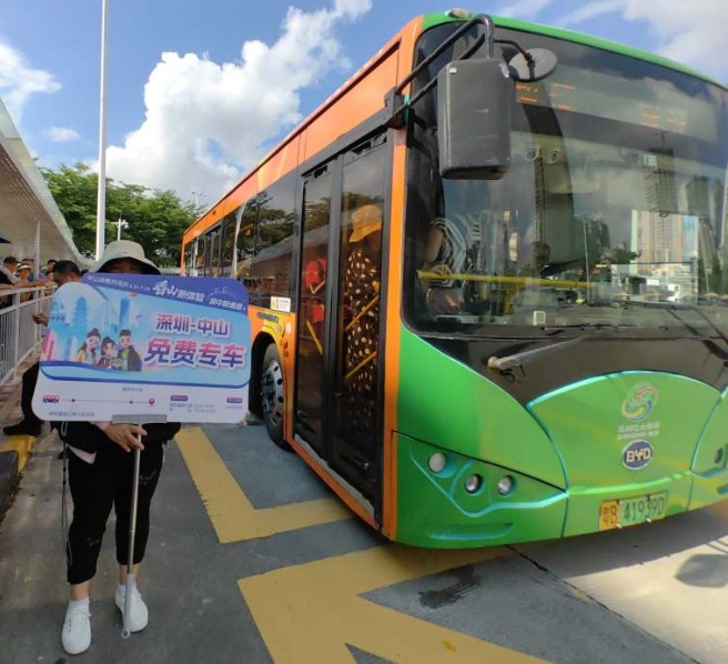 周六近30萬(wàn)港人北上 深中通道大熱再塞車(chē)