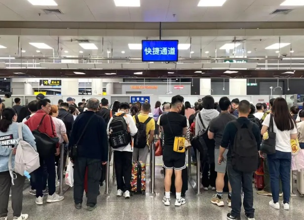 清明假期罗湖福田口岸日均通关料破47万人次