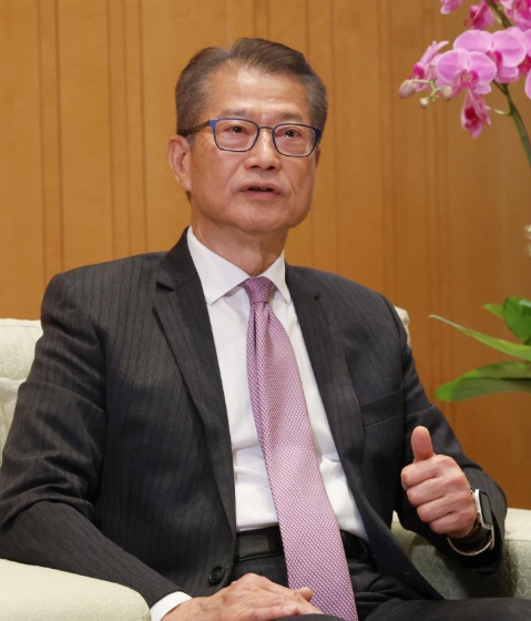 陈茂波:今年第三季GDP按年增3.8% 明年香港经济可望继续增长 陈茂波:今年第三季GDP按年增3.8% 明年香港经济可望继续增长