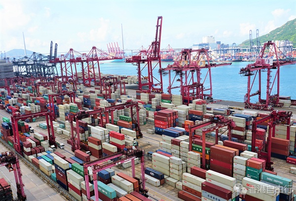 本港10月出口按年升17.5% 进口劲升18.3% 本港10月出口按年升17.5% 进口劲升18.3%