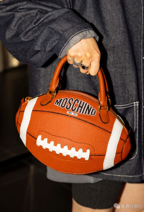 香港购物:MOSCHINO | 马年必备款限量立体小马包袋