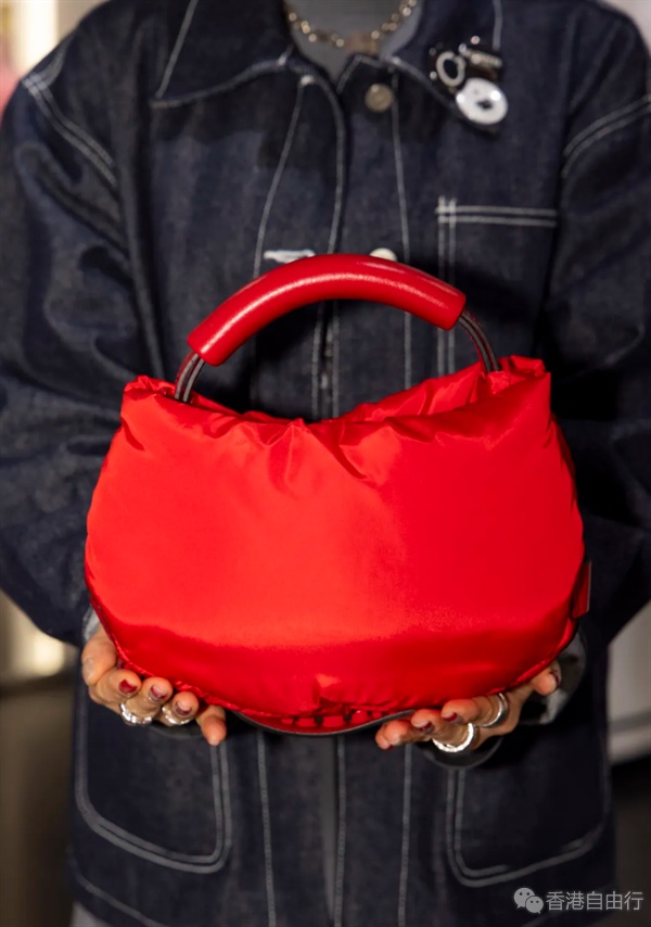 香港购物:MOSCHINO | 马年必备款限量立体小马包袋