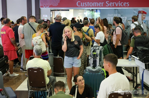 阿联酋开通空中走廊　首阶段逾1.7万旅客撤离