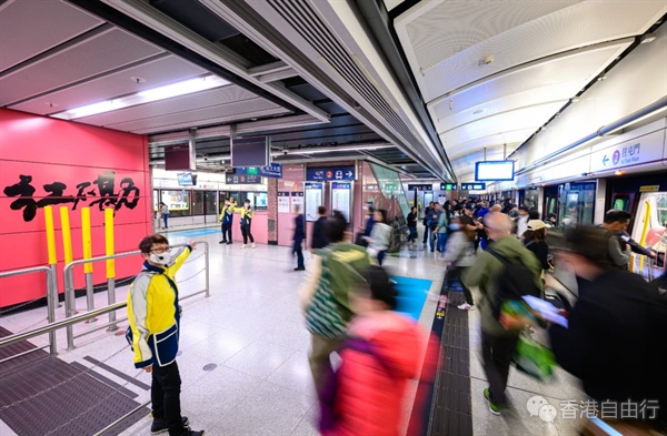 港铁屯马线路轨改道工程通宵进行 目标于周一头班车恢复正常服务