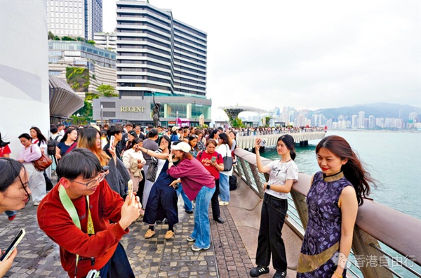 国际盛事浪接浪　酒店订房率达九成