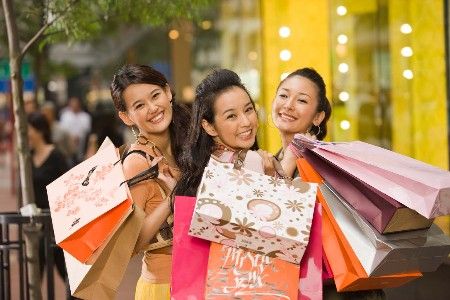 香港购物游全线飘红 价格略涨报名应提早