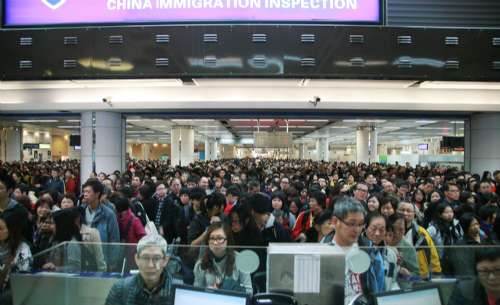 元旦三天假深圳逾万旅行团赴港旅游购物（图）
