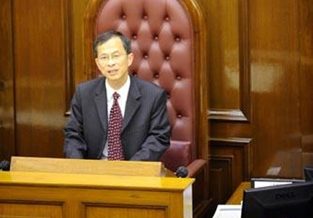 香港立法会主席曾钰成批准16日审议临时拨款