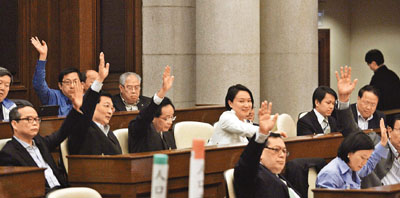 香港立法会通过财案二读 向市民派钱6千在望