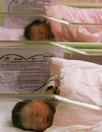 香港团体指内地孕妇占用香港半数手术室
