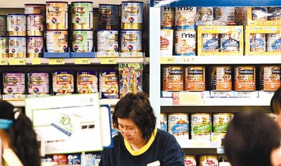 香港零售商囤奶粉投诉个案增 或限制外地人购买