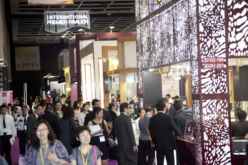全球最大型珠宝展在香港开幕