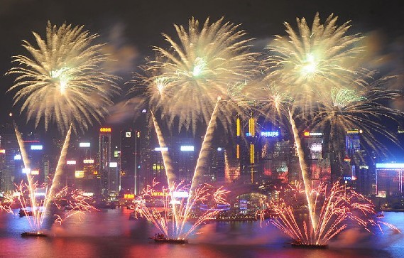 香港国庆烟花汇演 预计33万人赴维港观赏