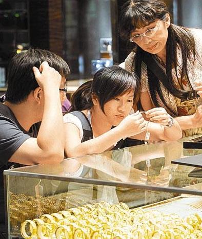 内地客“十一”黄金周在香港消费预计达42亿港币