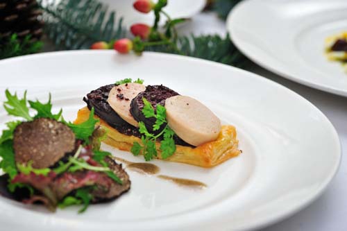 暖黑白布丁挞伴苹果、无花果及黑松露生菜沙律