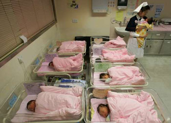 香港医管局暂不调高内地孕妇闯急症室分娩收费
